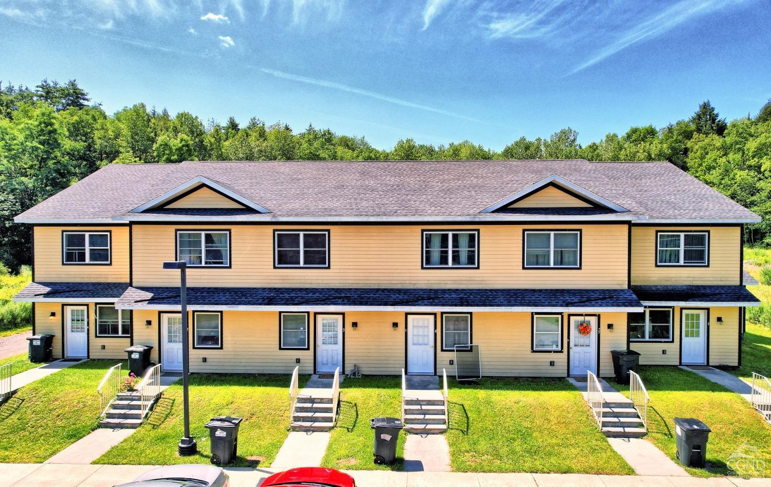 a view of a yard in front of house