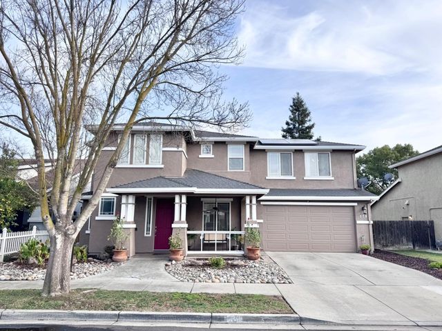 $629,900 | 579 Almondcrest Street | Oakdale