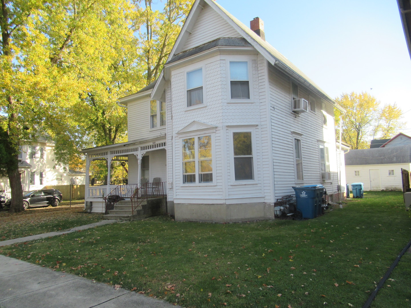 a view of a yard in front of a house