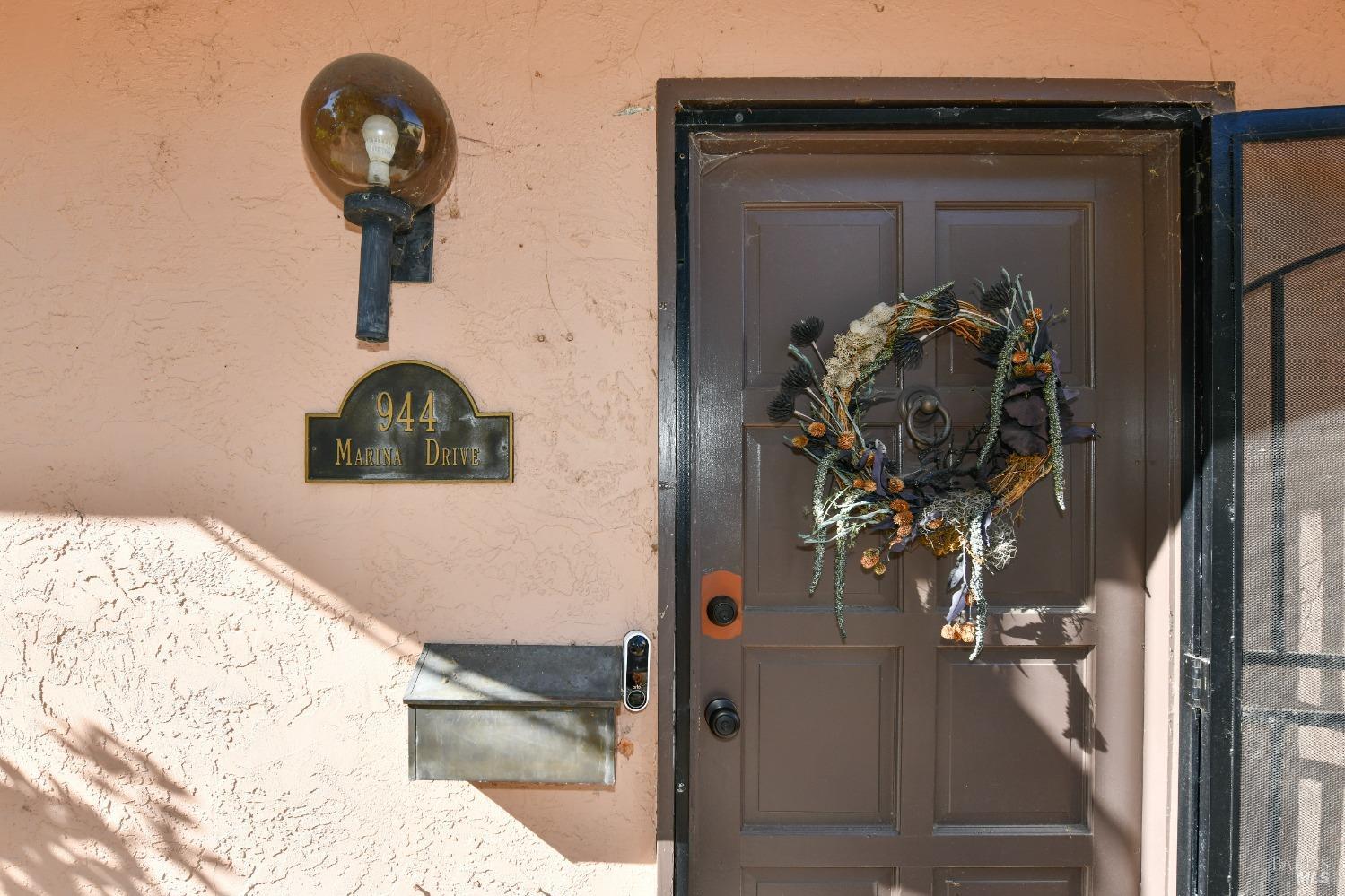 a view of a entryway