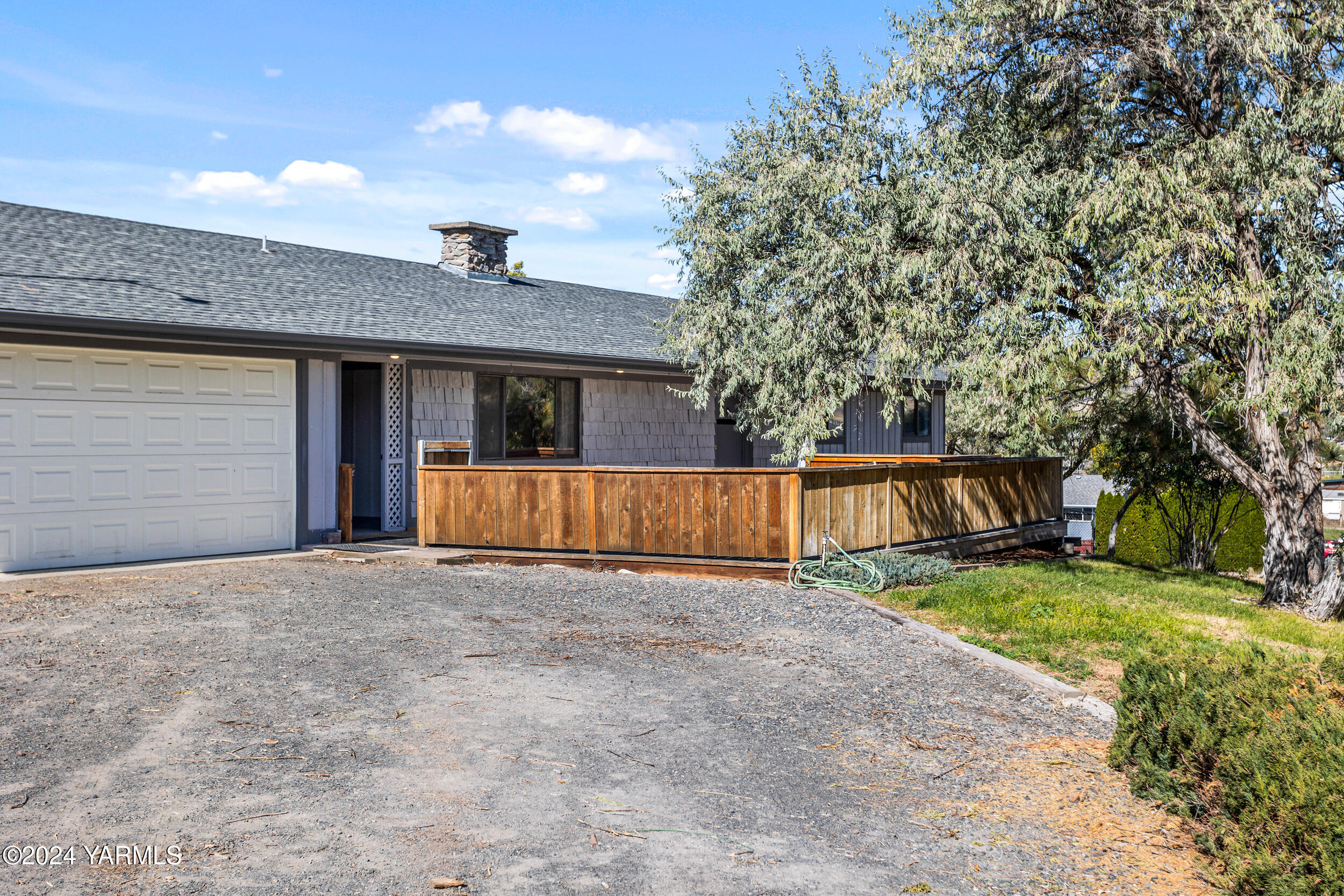 a view of a house with a yard and garage