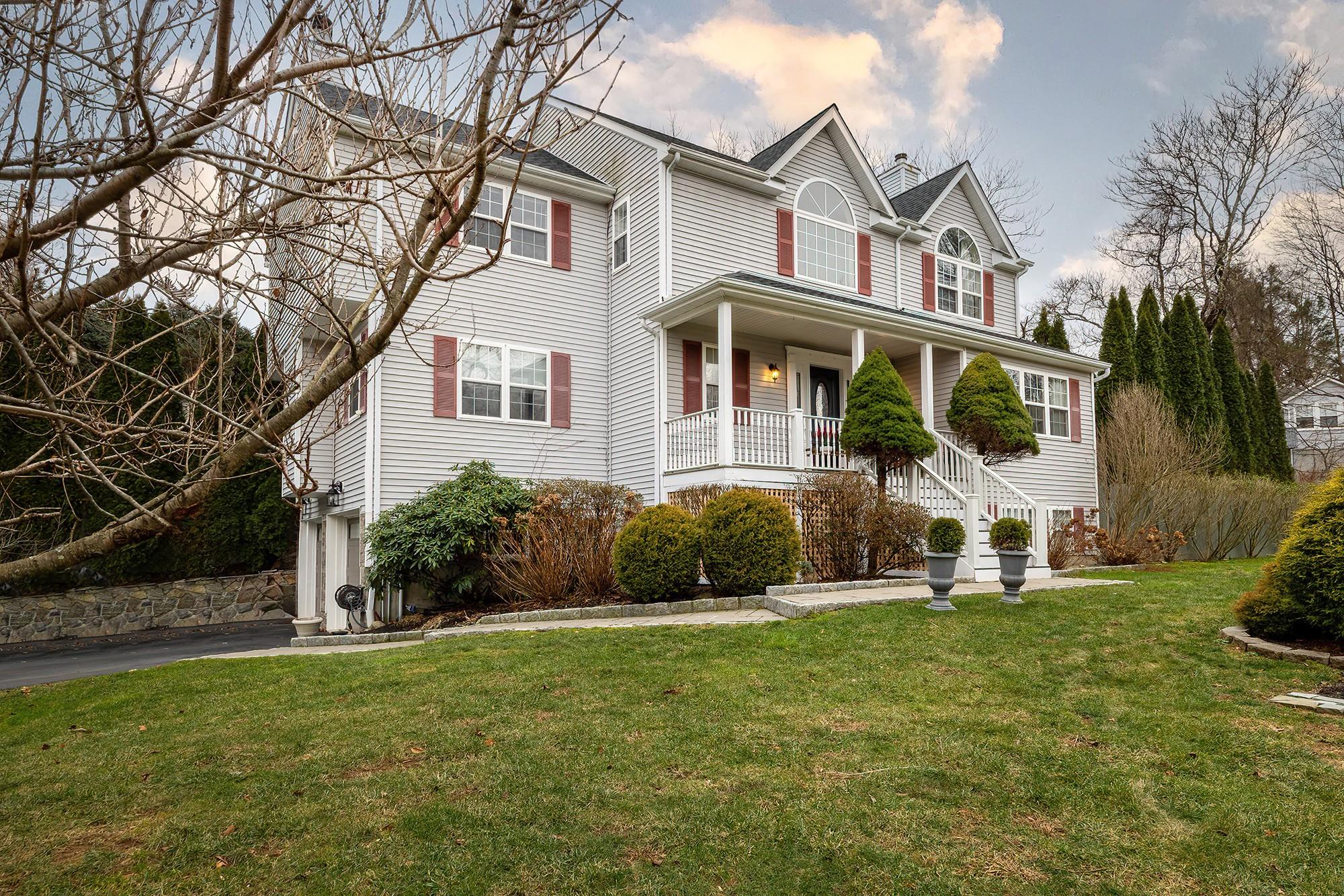 Welcome to 5 Enrico Drive, Cortlandt Manor!