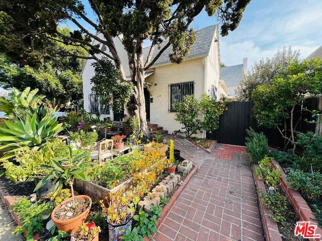 $2,695 | 1144 North Hudson Avenue | Hollywood