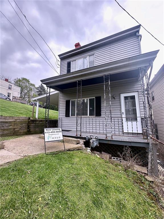 a view of a house with a backyard