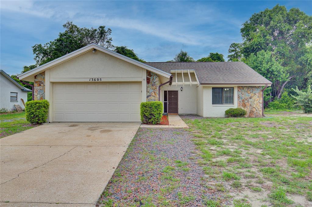 a view of a yard in front of a house