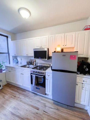 $4,195 | 257 West 10th Street, Unit 2E | West Village