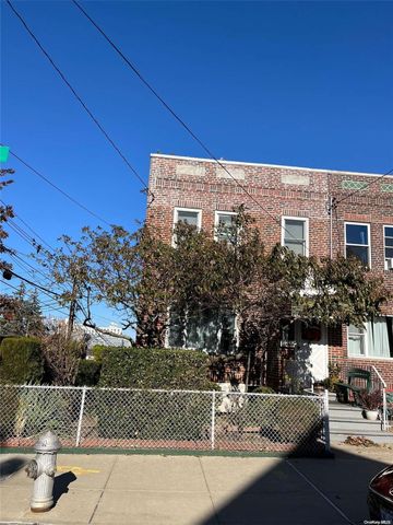 $1,299,900 | 71-01 52nd Avenue | Maspeth