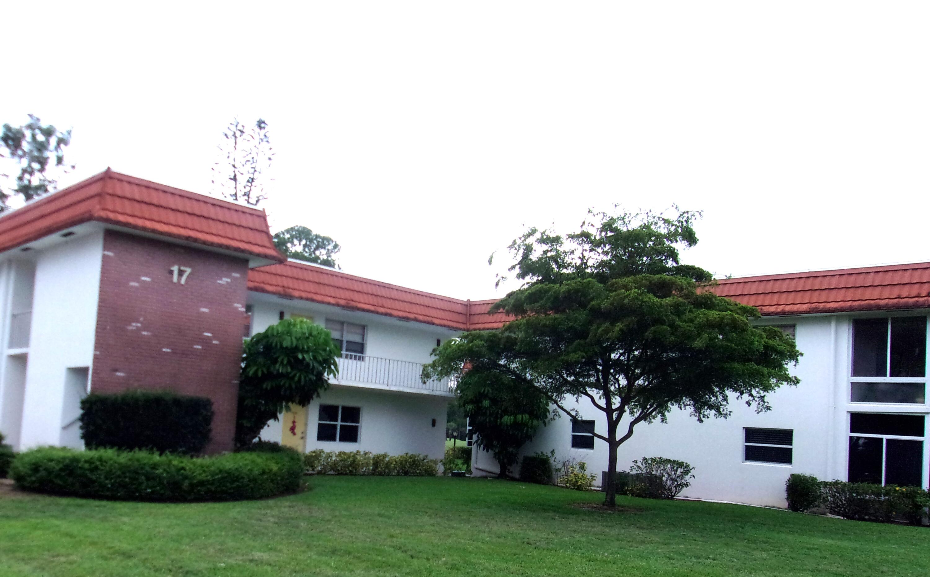 a view of house with a yard