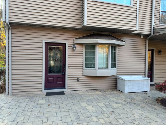 $2,000 | 96 Valley Stream Lane, Unit 2 | Southbury