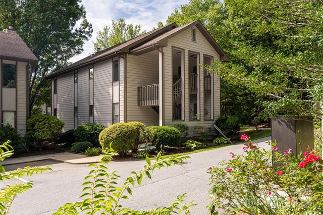 $317,500 | 201 Racquet Club Road, Unit 6 | Racquet Club Village