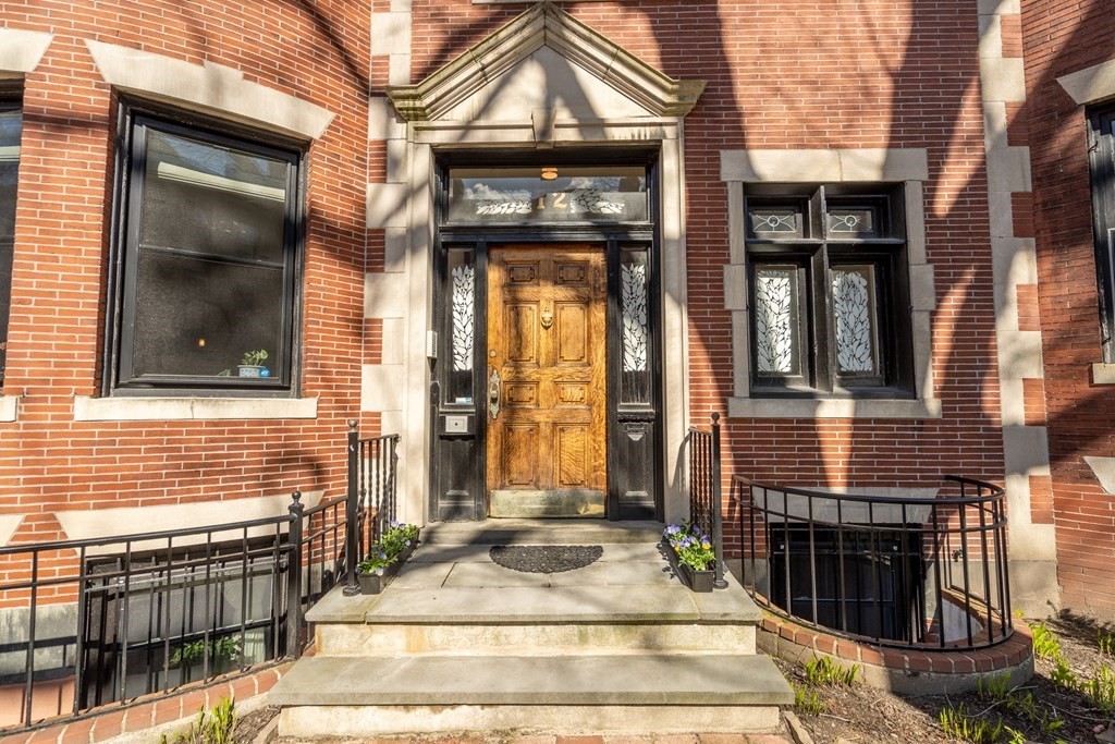 Gate C - Fenway - Kenmore - Audubon Circle - Longwood - Boston, MA