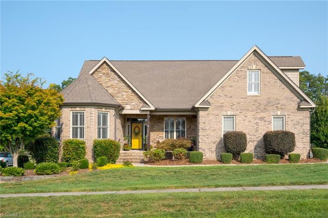 $559,900 | 5800 Mabe Drive | Oak Ridge Township - Guilford County