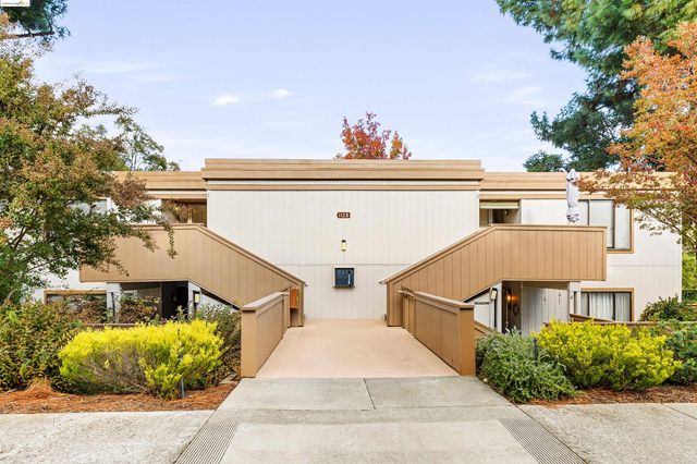 $485,000 | 1125 Singingwood Court, Unit 1 | Rossmoor