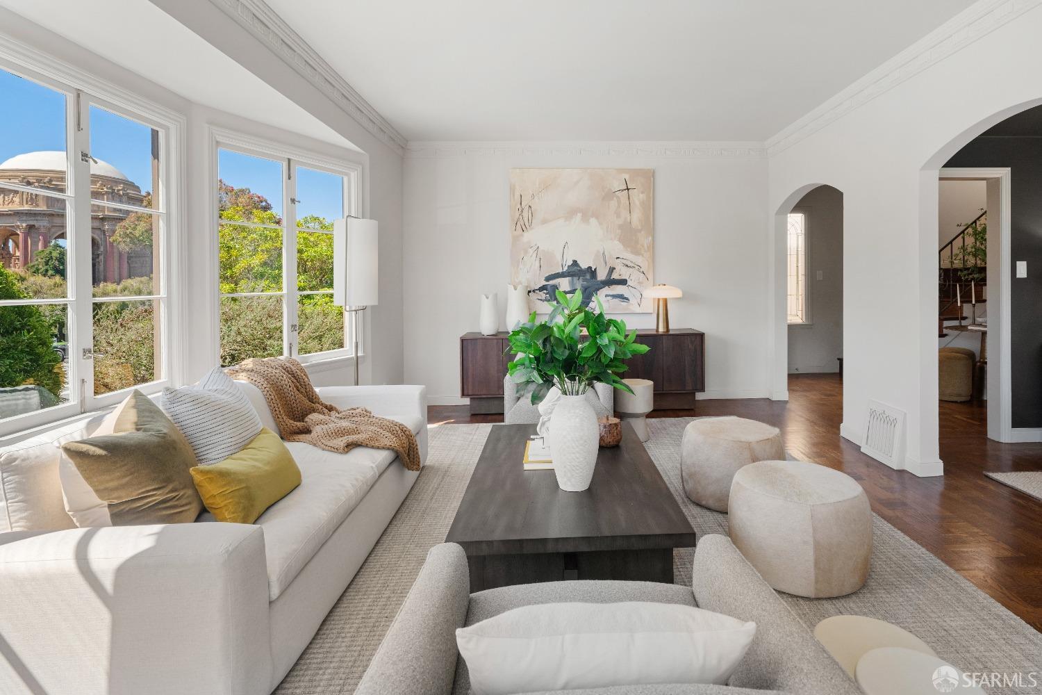 Living room outlook to Palace of Fine Arts