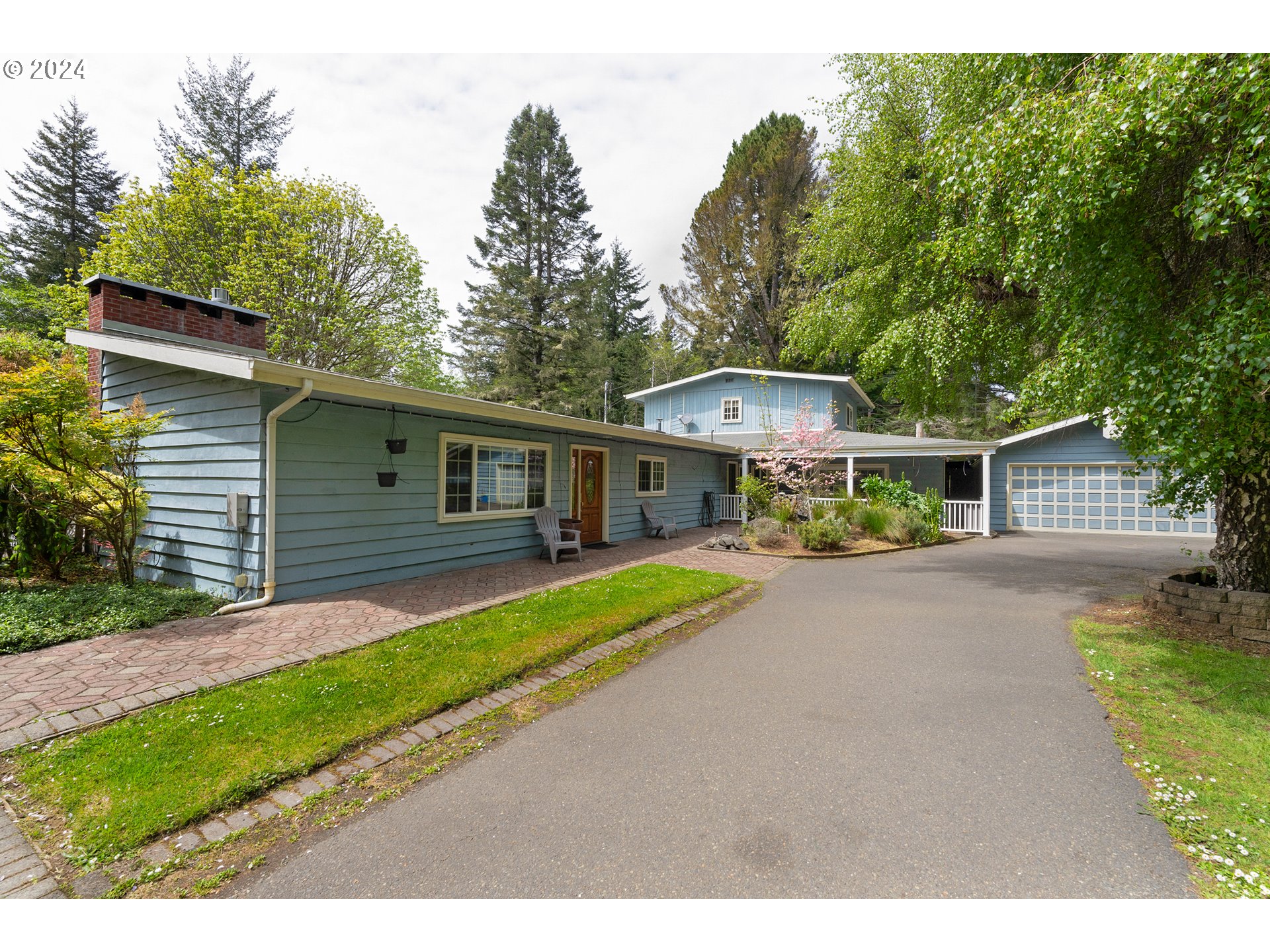 a front view of house with yard and green space