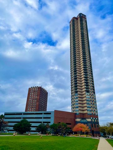 $2,300 | 3660 North Lake Shore Drive, Unit 3810 | Uptown Chicago