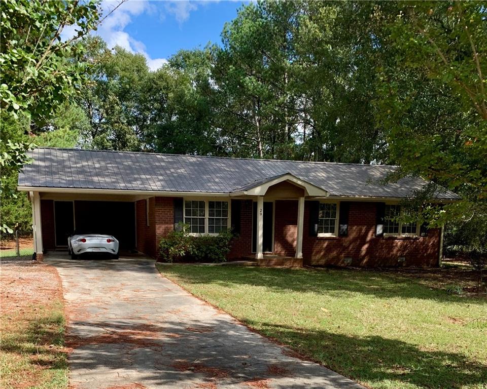 a view of a house with backyard and porch