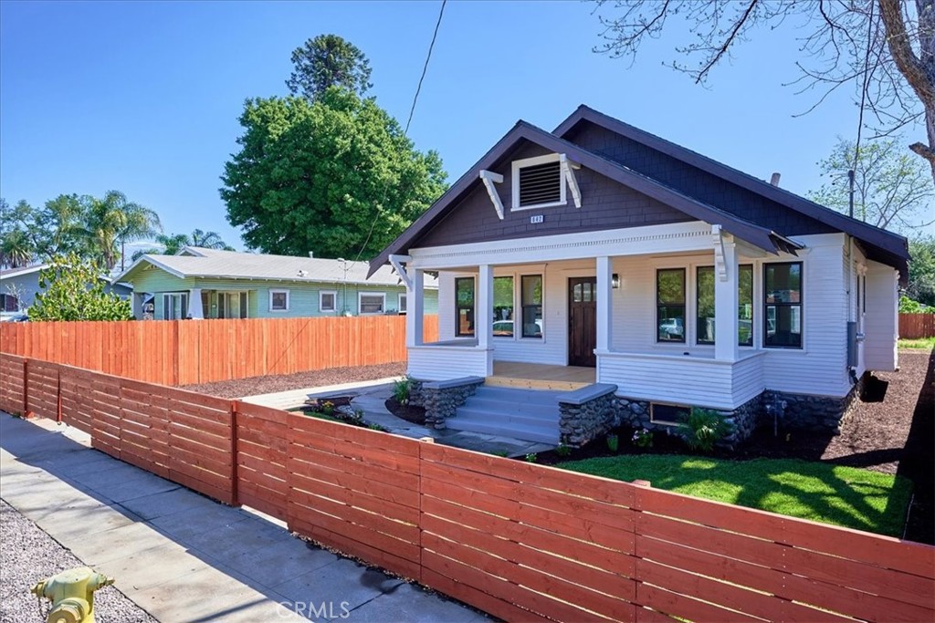 a view of house with a yard