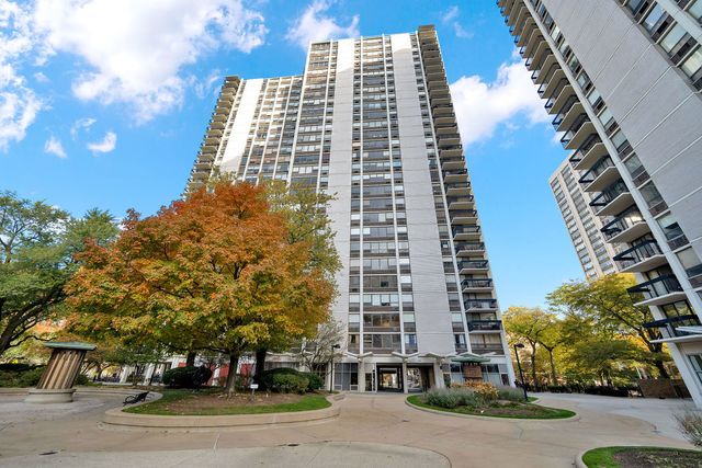 $285,000 | 1460 North Sandburg Terrace, Unit 504A | Alcott House