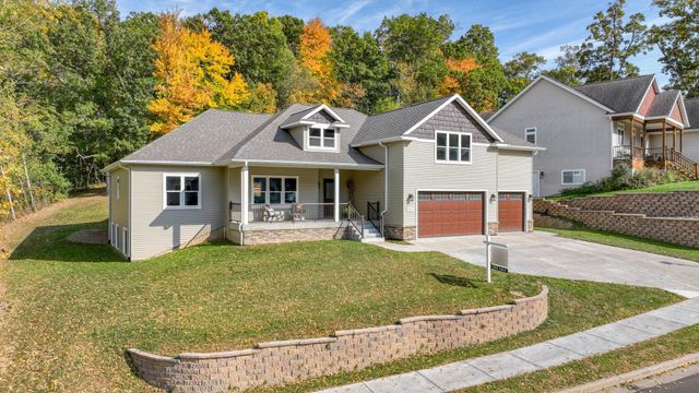 $589,900 | 4715 South Oakwood Hills Parkway | South Eau Claire