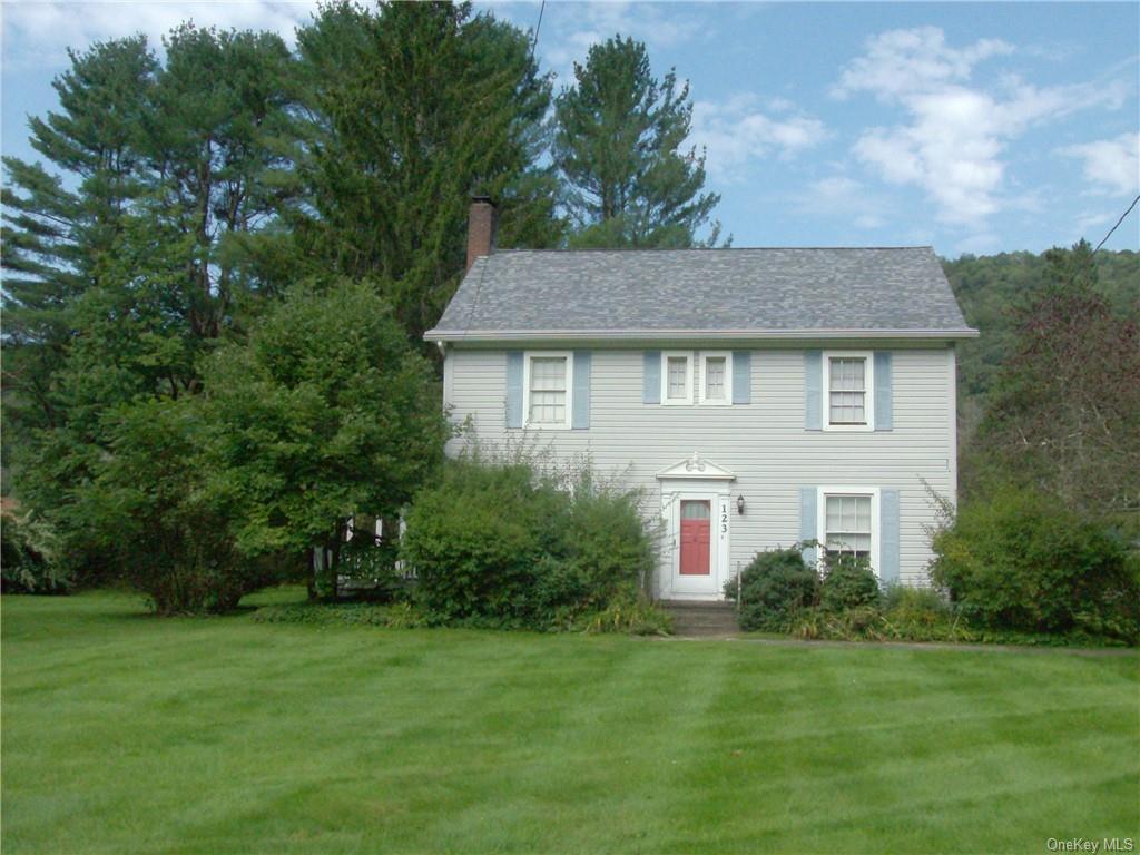 Colonial home featuring a front yard