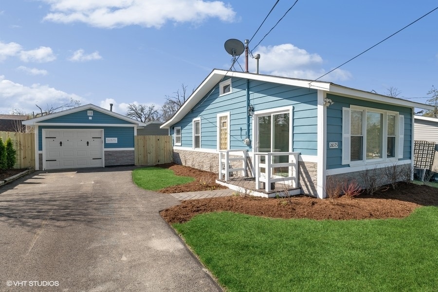 a view of a house with backyard and porch