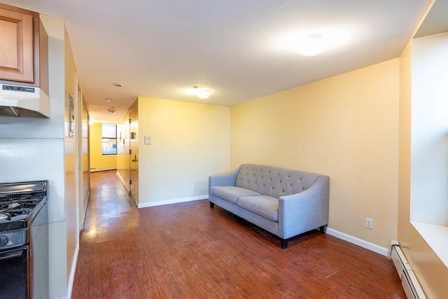 $2,300 | 14 Convent Avenue, Unit GR | Manhattanville