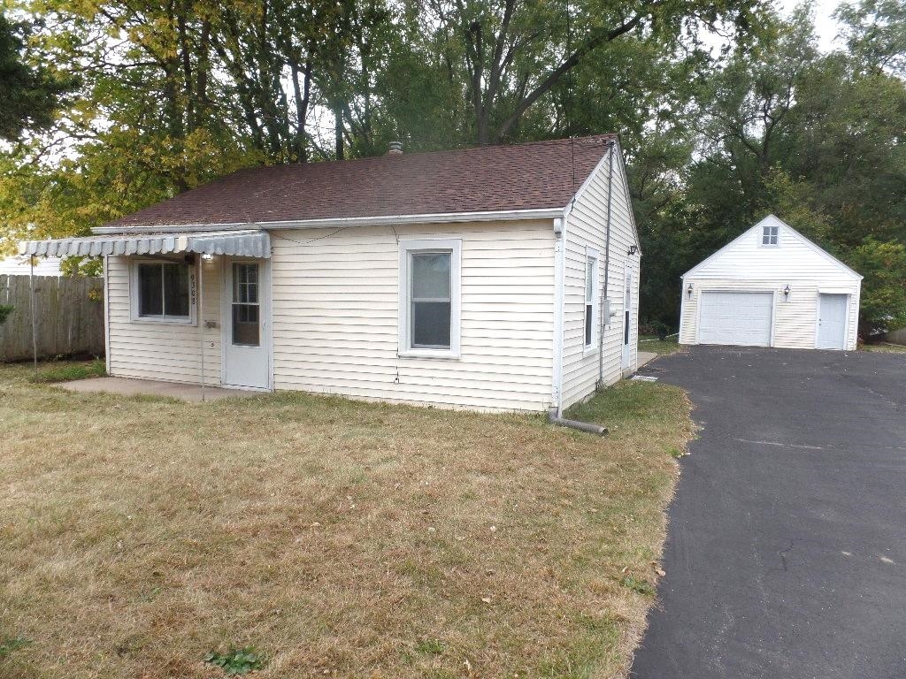 a view of a house with a yard and garage