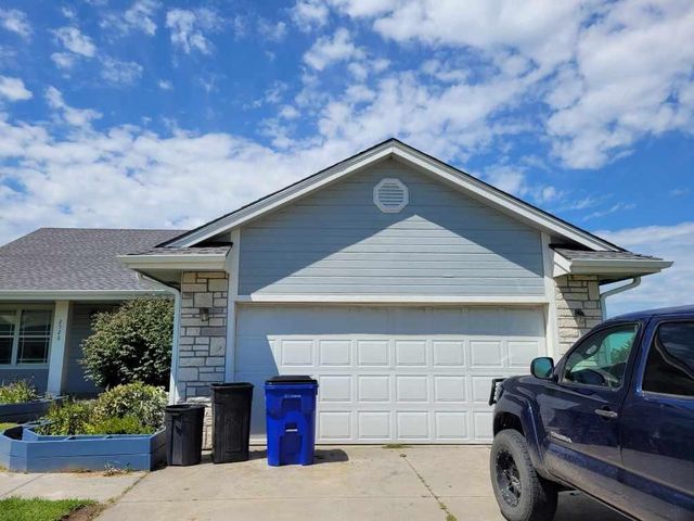 $255,900 | 2526 Deer Trail | Junction City