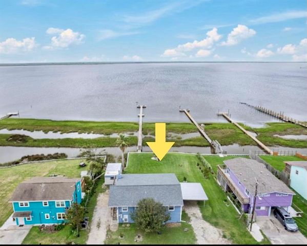 $501,000 | 329 East Bayshore Drive | Palacios