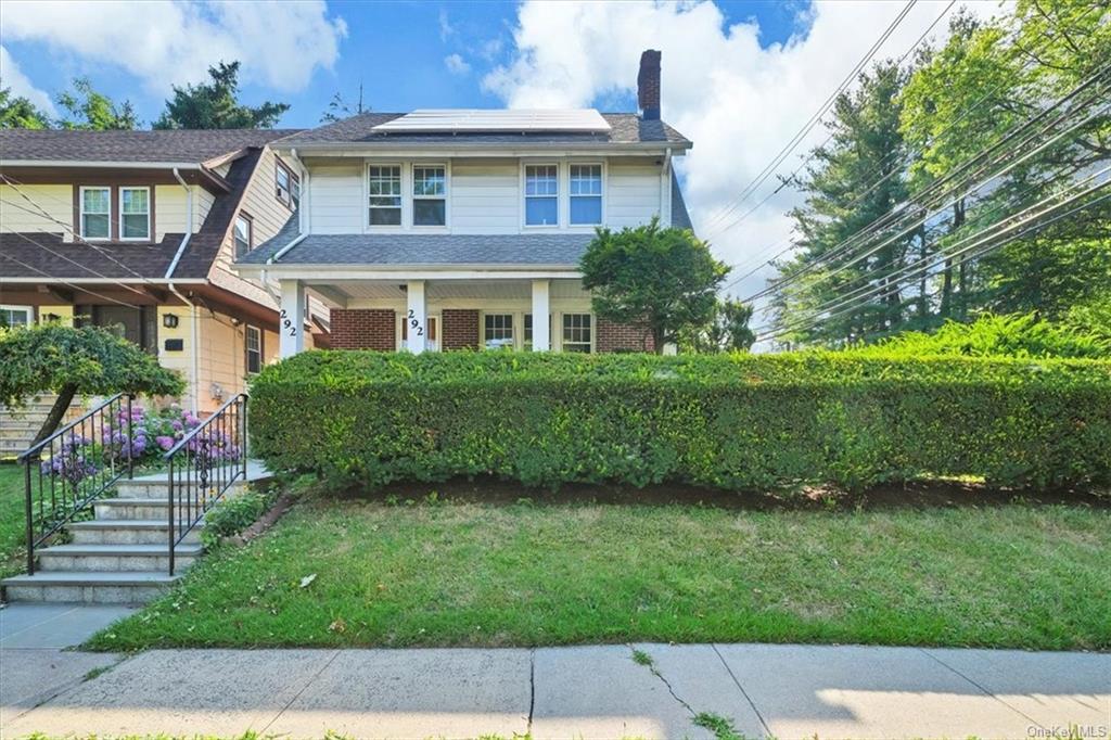 a view of a yard in front of a house