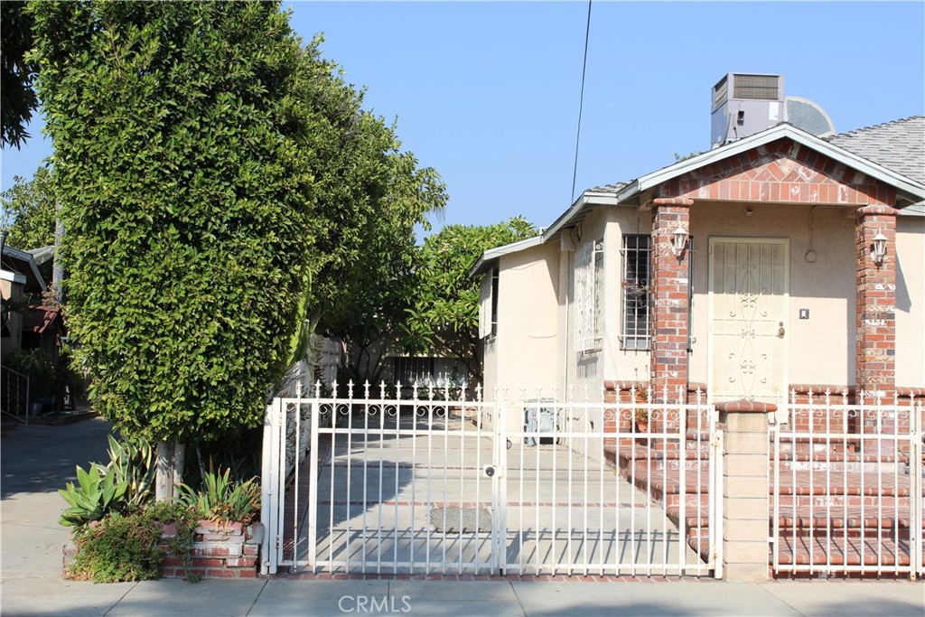 a view of a house with a small yard