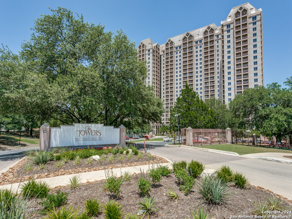 a building view with outdoor space