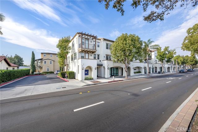 $799,888 | 515 South Brea Boulevard, Unit 2 | Brea