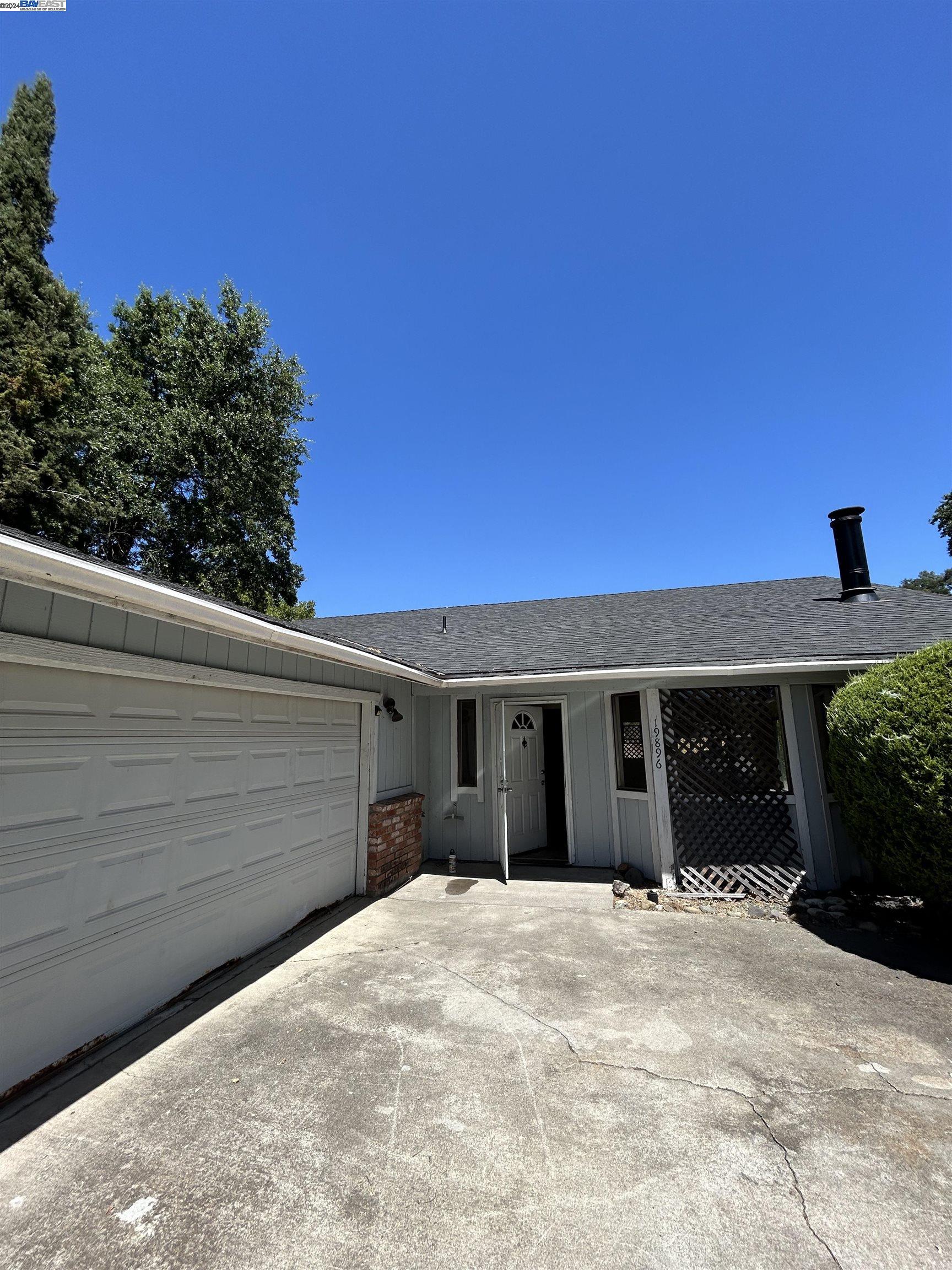 a view of a house with a backyard