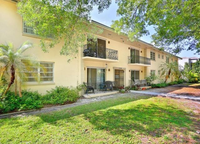 $3,250 | 1239 Mariposa Avenue, Unit 6 | Riviera