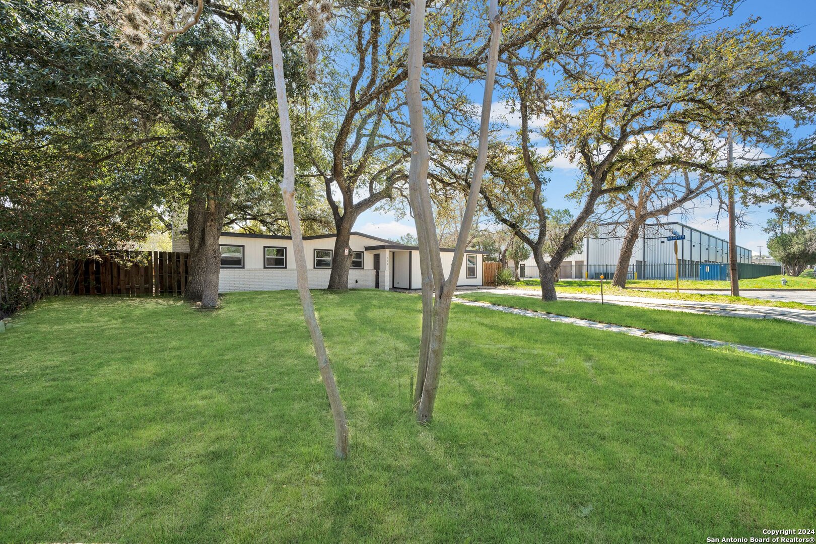 a view of a house with a backyard