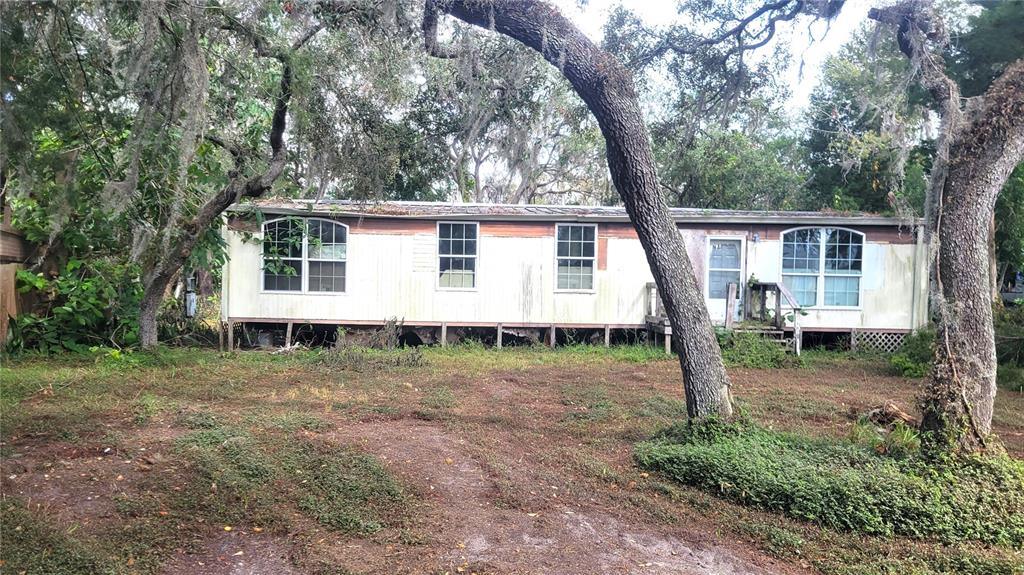 a view of a house with a backyard