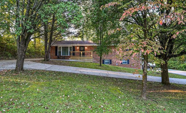 $319,900 | 325 Mohawk Drive | Cleveland