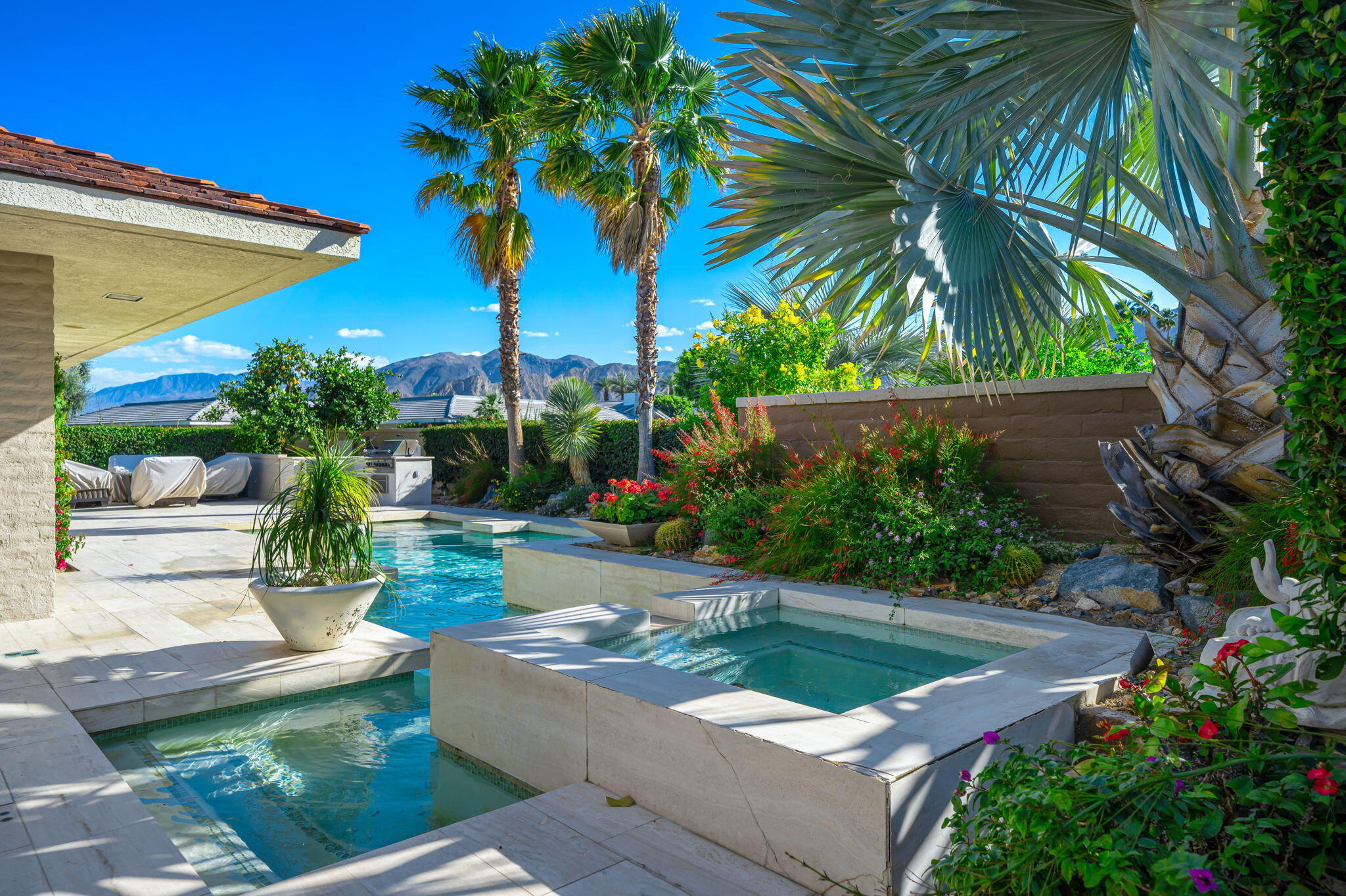 a view of a yard in front of a house