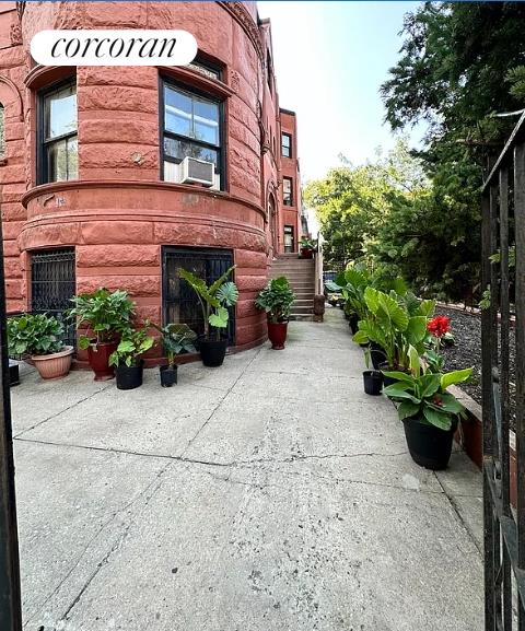 a flower garden is sitting in front of a building