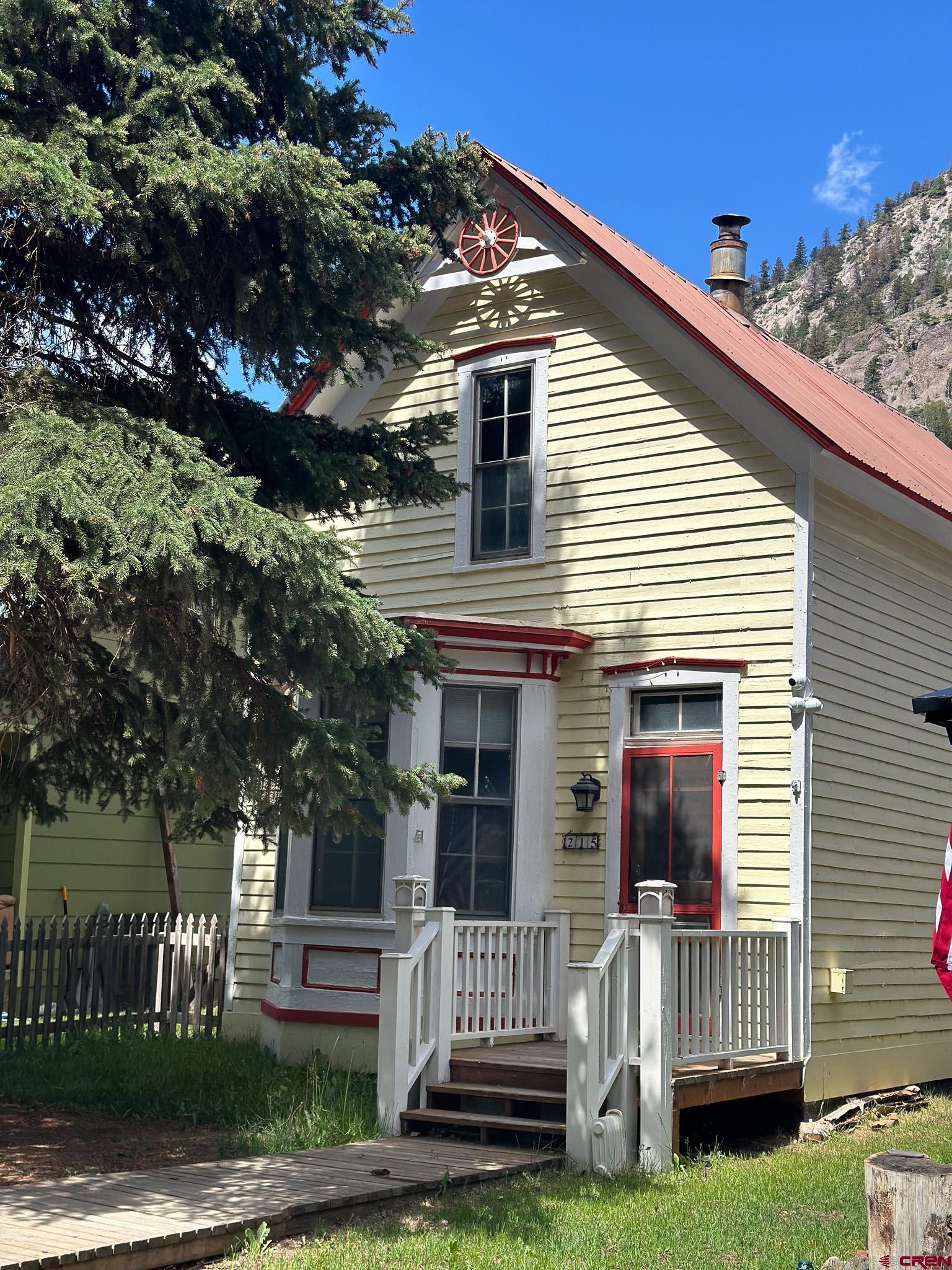 a view of front of house with a yard