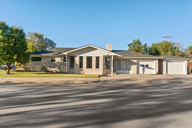 $245,000 | 2100 North Zimmers Street | Pampa