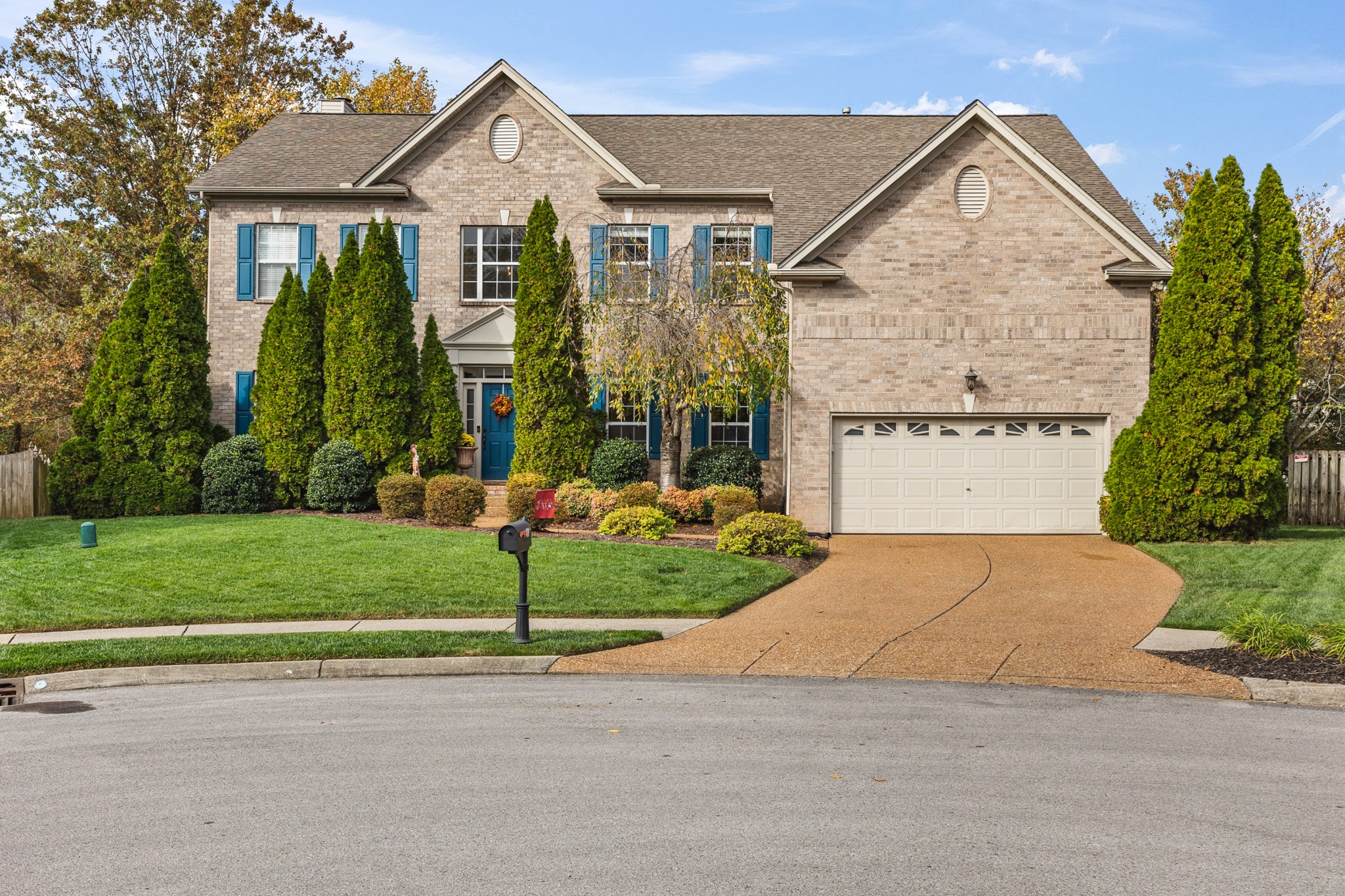 a view of a house with a yard and plants