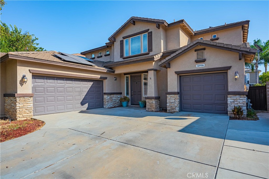 a view of a house with a yard and garage