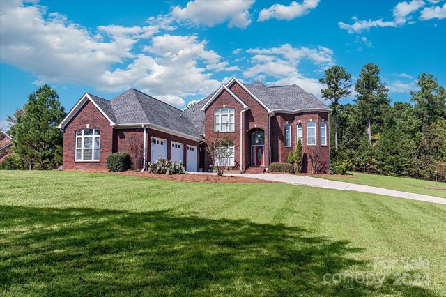 $715,000 | 2621 Pine Point Drive