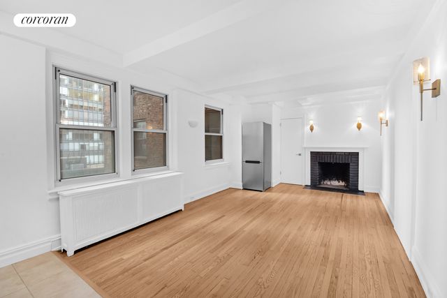 $575,000 | 10 Mitchell Place, Unit 9E | Midtown East