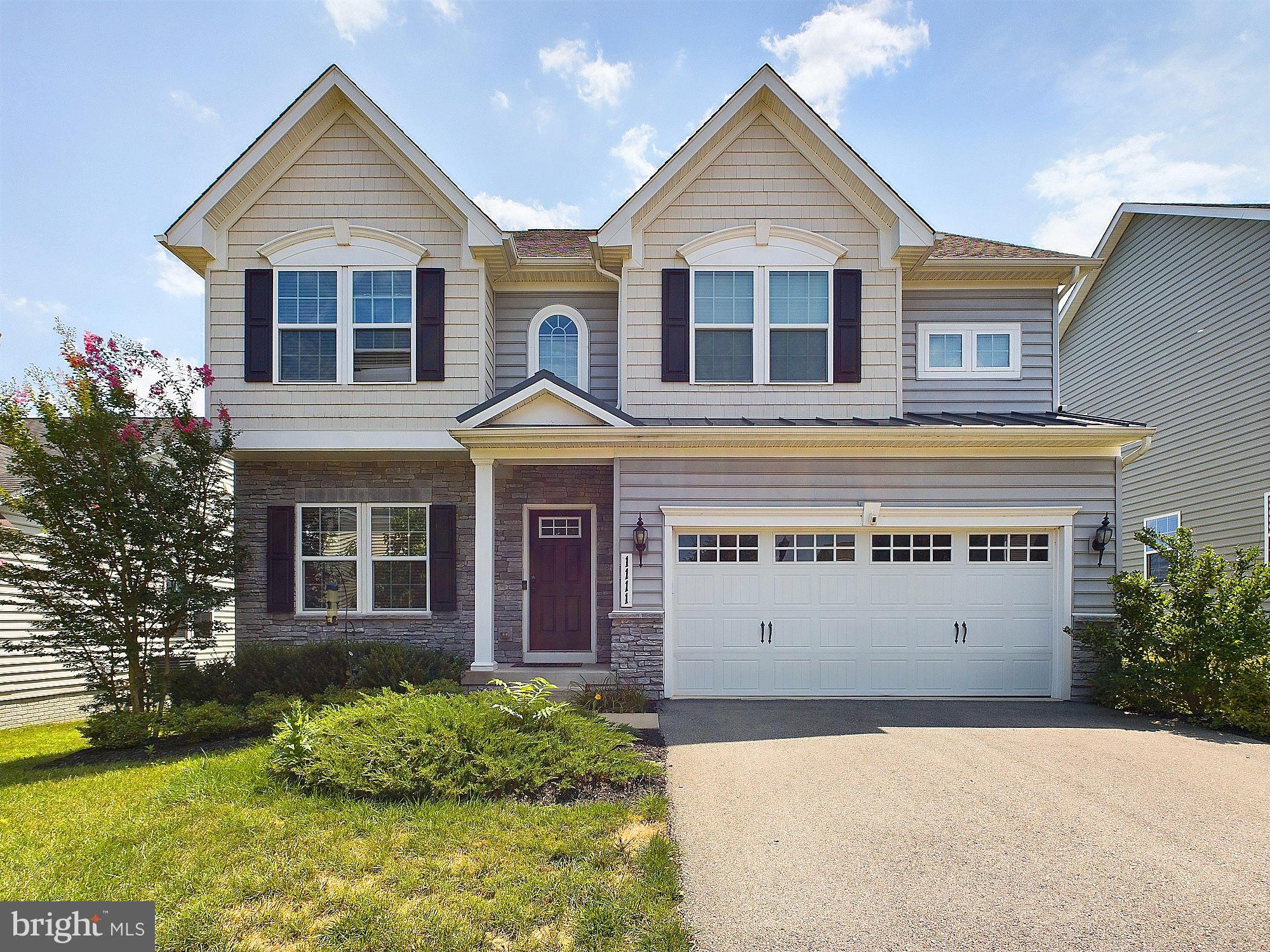 a view of front of house with a yard