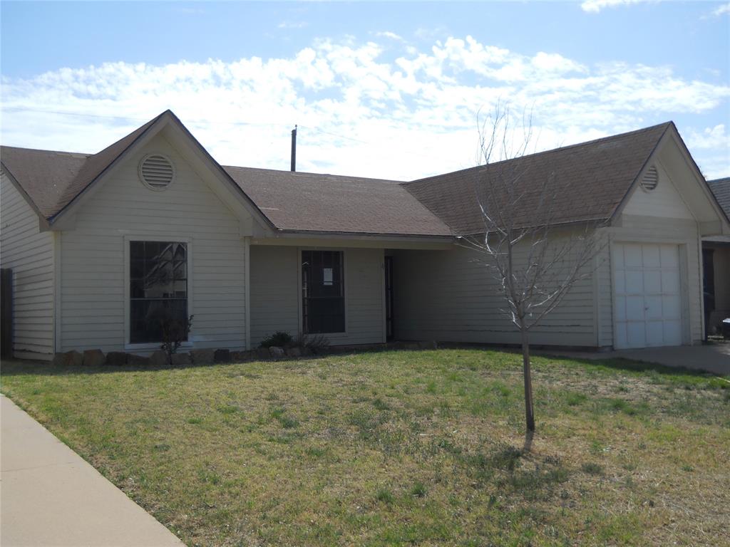 a house that is sitting in the grass