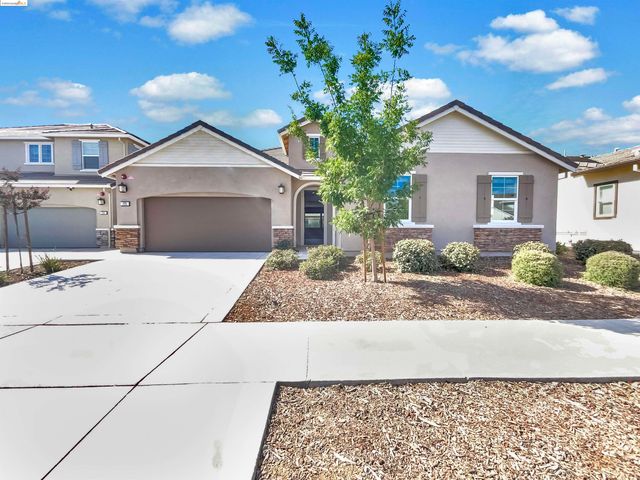 $740,000 | 725 Hydrangea Drive | Vacaville